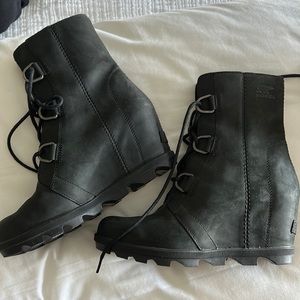 SOREL Joan Of Arctic Women’s Black Leather Wedge Ankle Boots Size 9